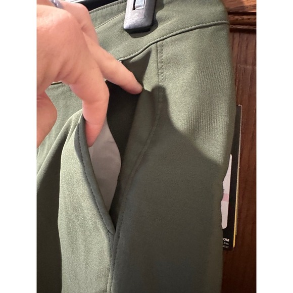 Under Armour Storm1 Women's Size 10 Green Water Resistant Fitted Shorts - Picture 3 of 7